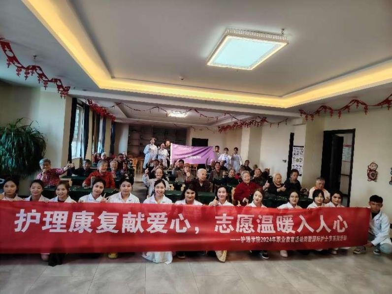 照顾护士康复献爱心，自愿温暖入人心