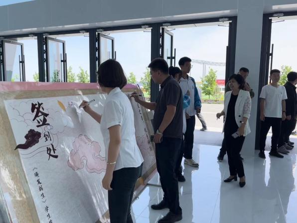 《焕发新生》中职特色班学生美术作品汇报展