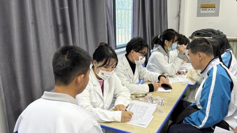 我自愿，我快乐，我贡献，我生长！