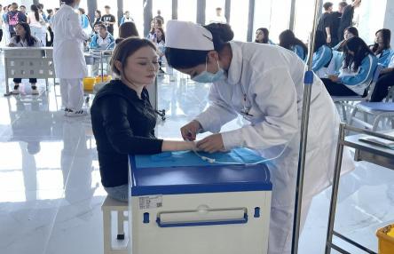 mg冰球突破照顾护士学院举行"博采众长，‘护’写精彩"照顾护士手艺大赛