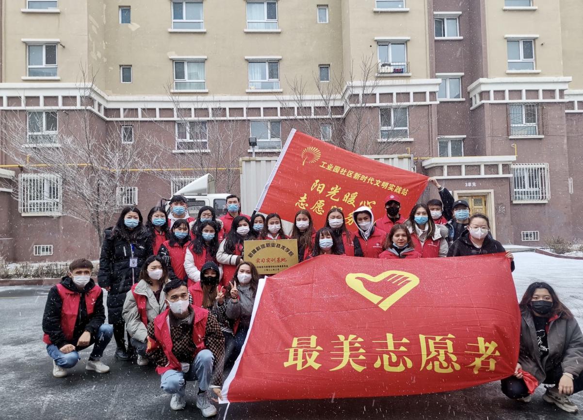 公共效劳与治理学院“我为群众做实事”——西山工业园社区实践活动