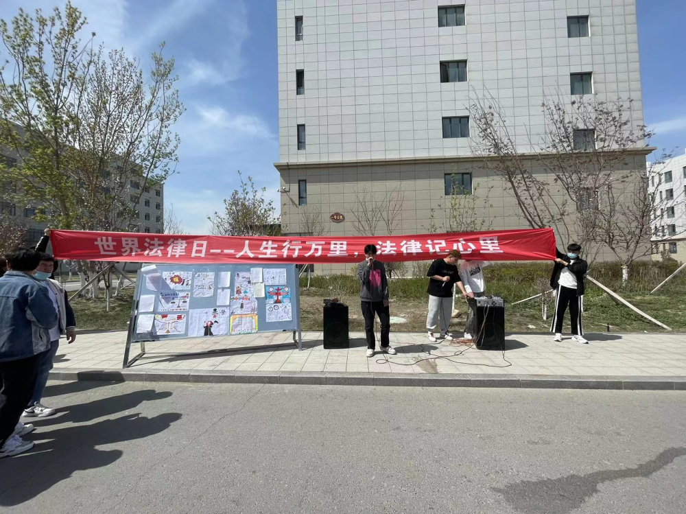 公共效劳与治理学院开展“人生行万里，执法记心里”天下执法日实践活动