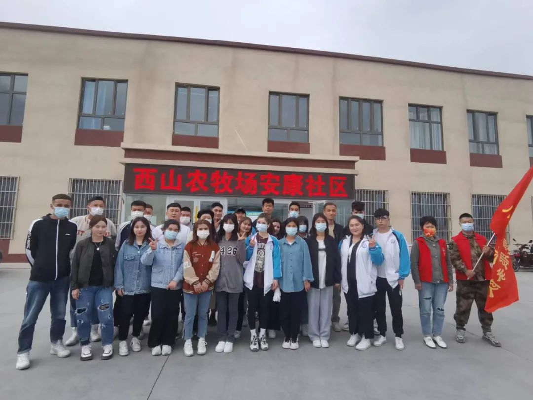 公共效劳与治理学院联合安康社区举行大学生自愿者实践活动之情形卫生整治行动