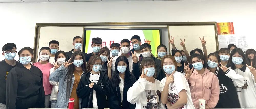 公共效劳与治理学院  当母亲节遇上天下微笑日，mg冰球突破学子这样过！--宣传活动