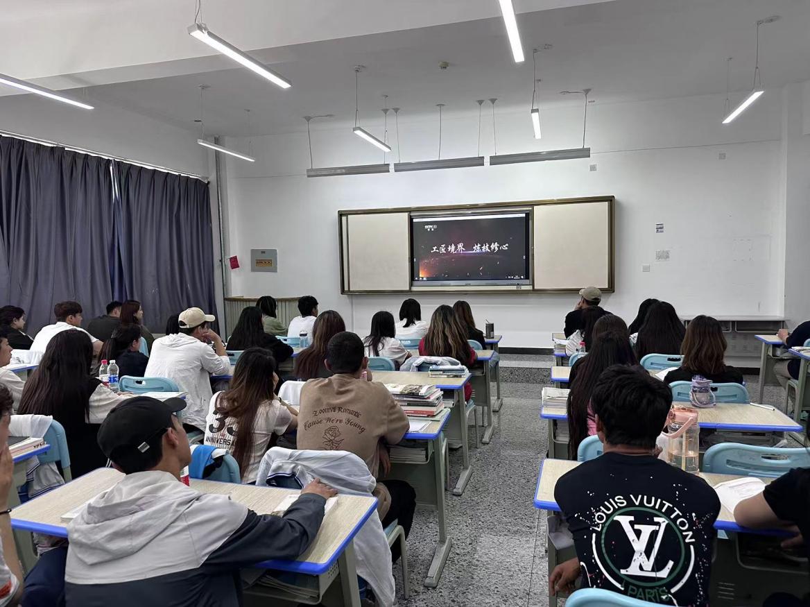 明确大国工匠风范， 共筑匠心未来！——mg冰球突破经济治理学院组织全体师生寓目大国工匠纪录片