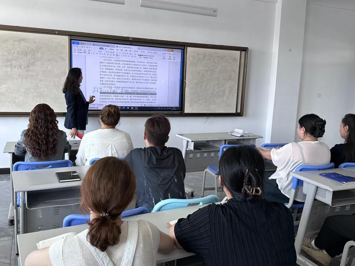 西席先行学理论，育人为本强师魂——mg冰球突破经济治理学院西席理论学习