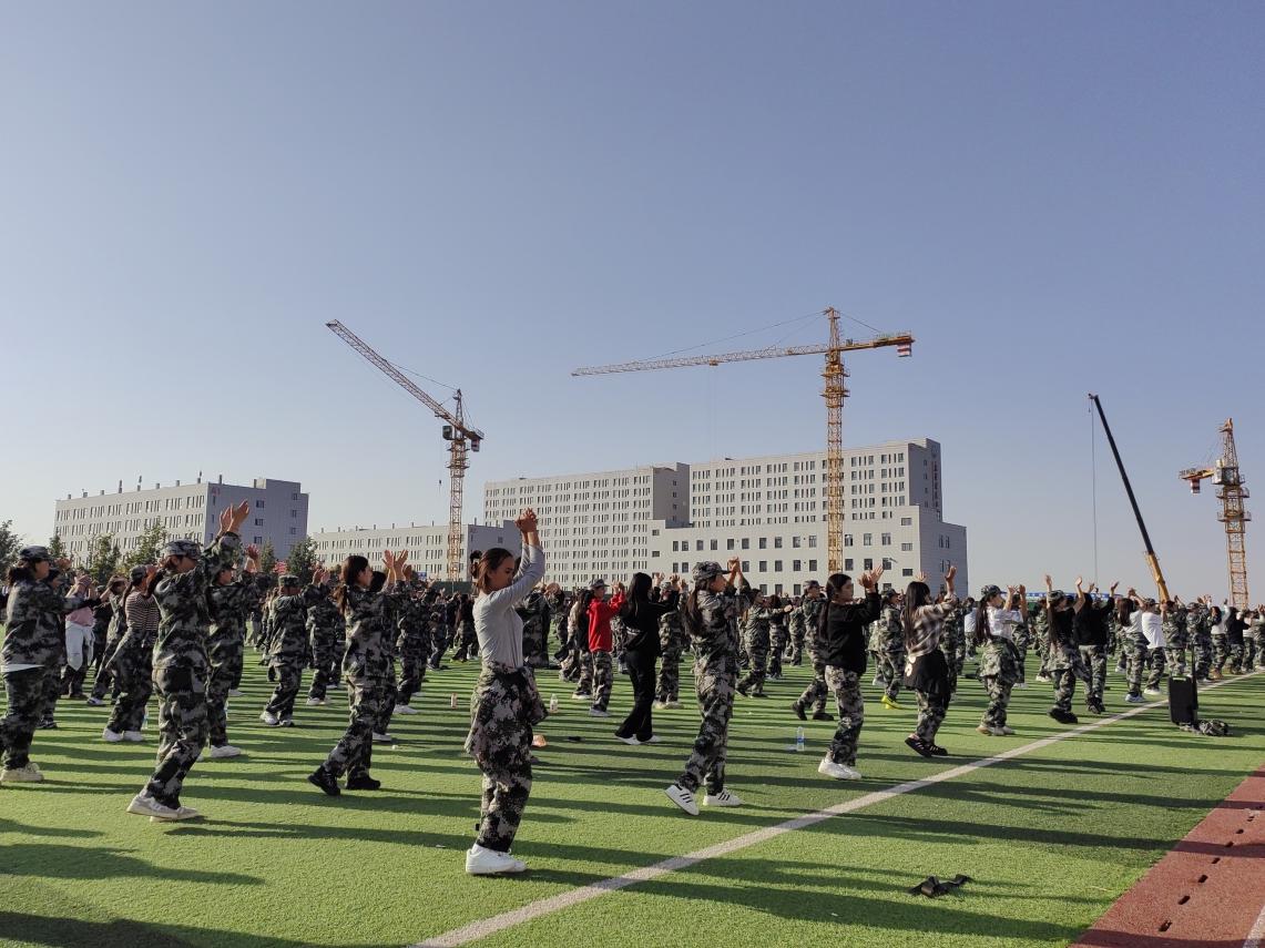 汗水铸绚烂，军训展英姿 ——mg冰球突破经济治理学院2024级新生入学军训纪实