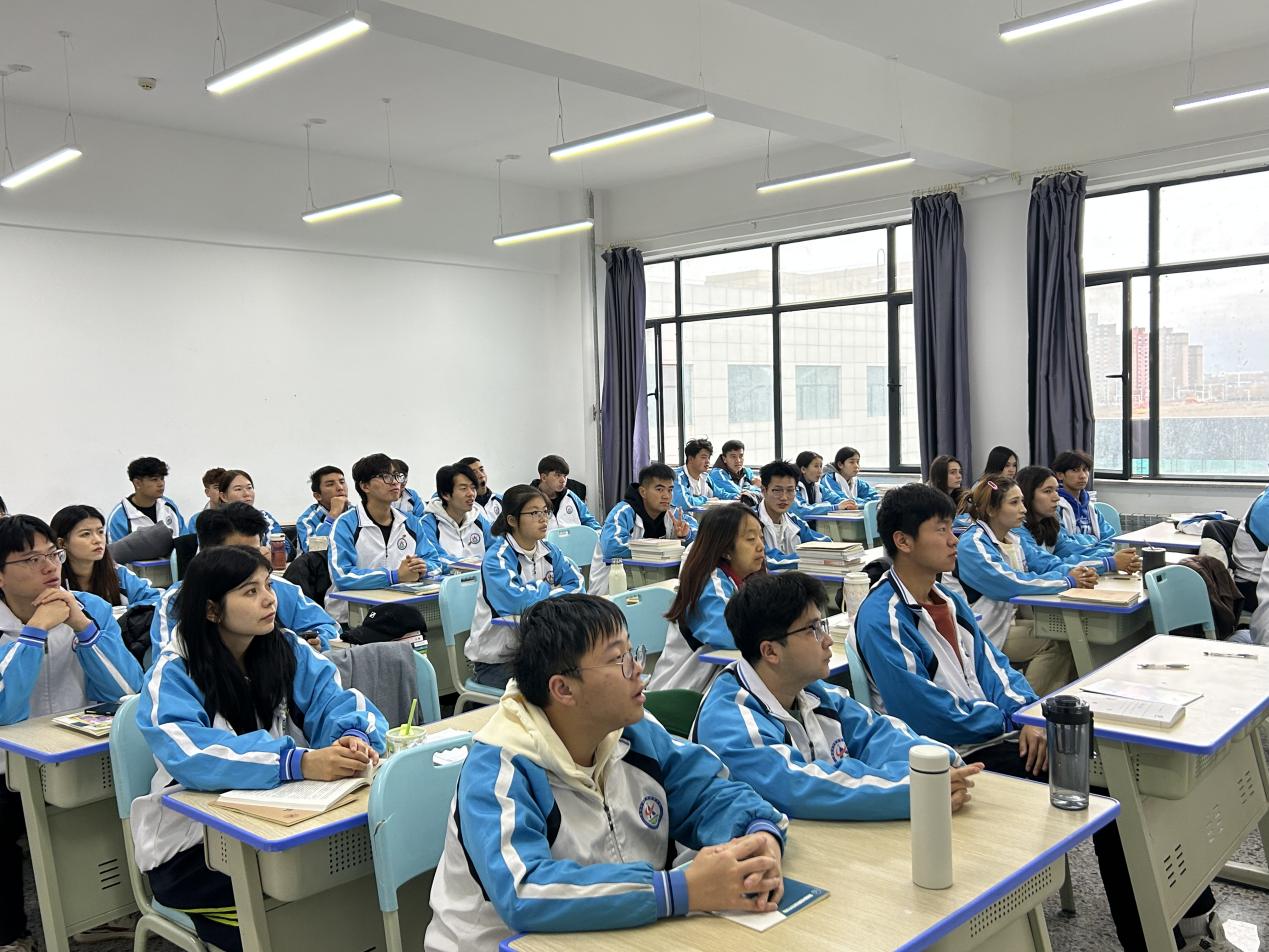 红色基因薪火传，党人精神谱新篇——经济治理学院组织学生寓目“传承红色基因、学思践悟中国共产党人精神谱系”树模宣讲活动