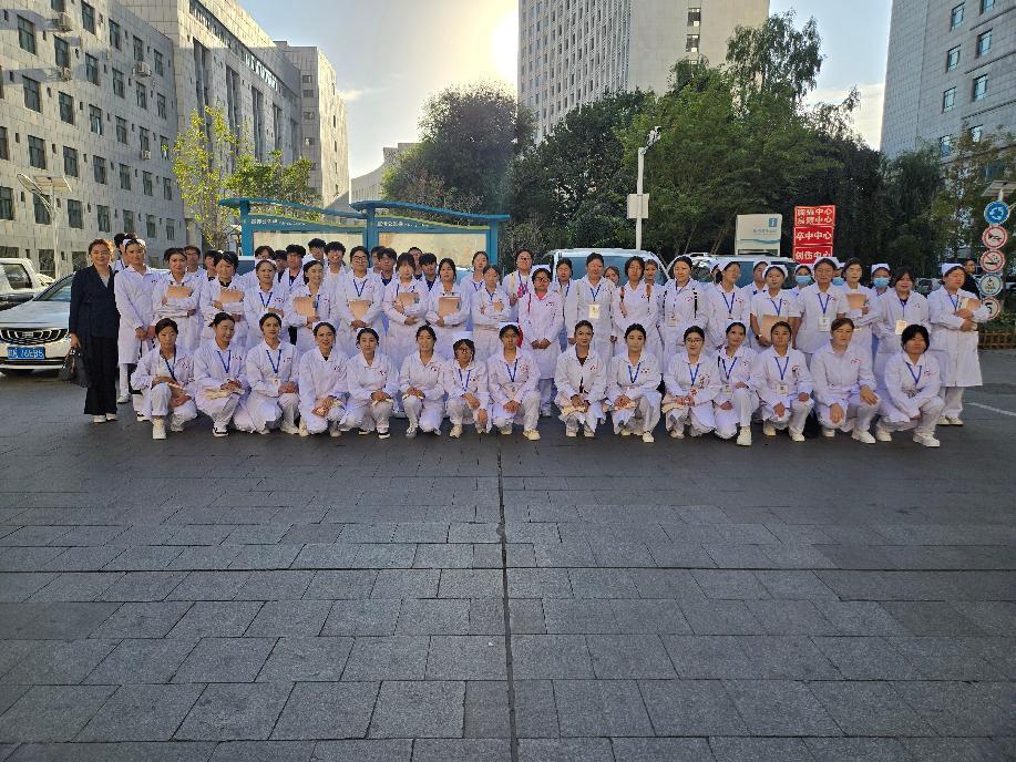《启航新程，携手共育照顾护士英才——乌鲁木齐市友谊医院与mg冰球突破联合作育班正式开课》